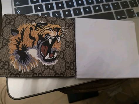 gucci wallet lion